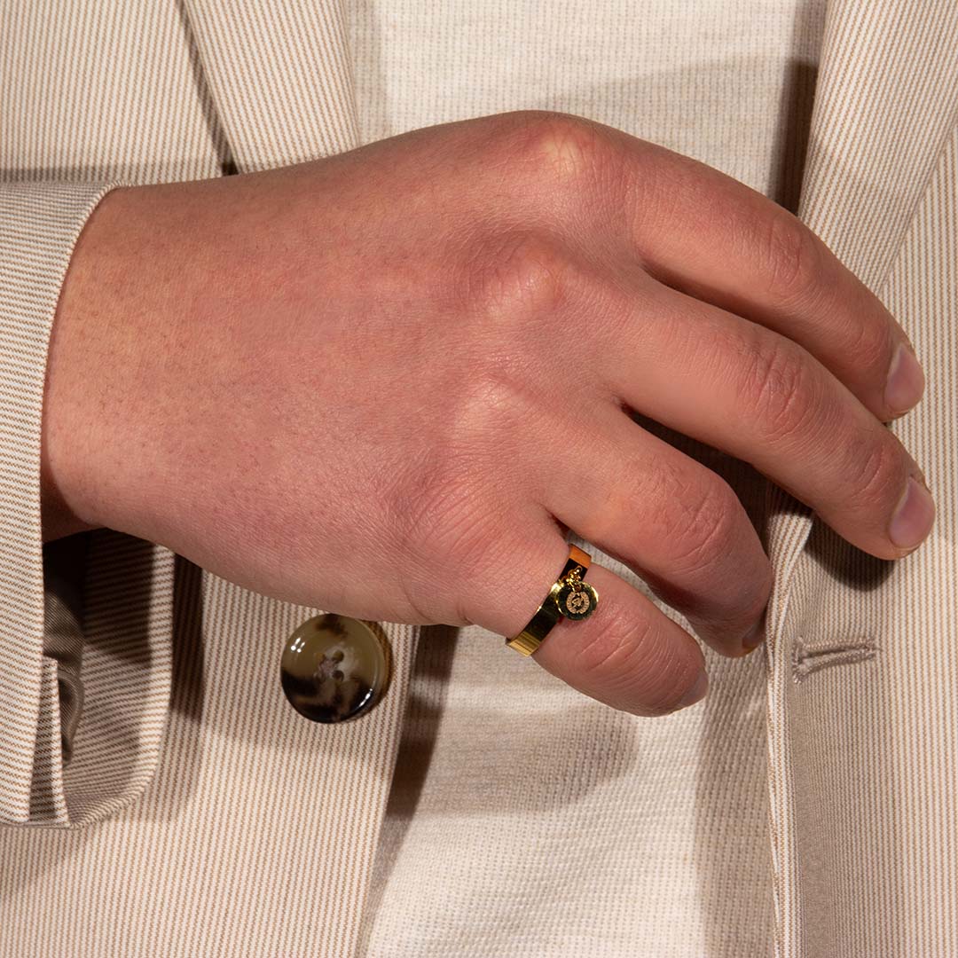 Anello con Pendente H